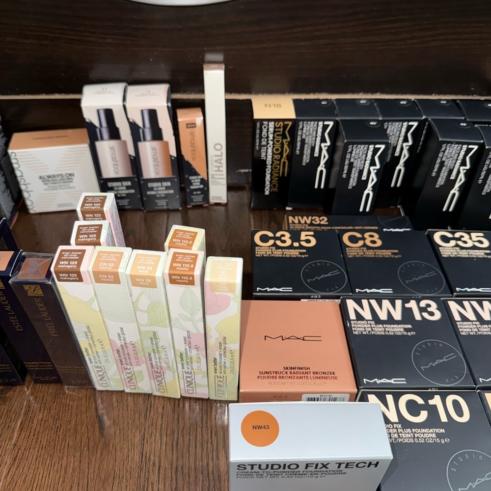 Assorted Foundation Makeup Collection - Picture 2 of 11